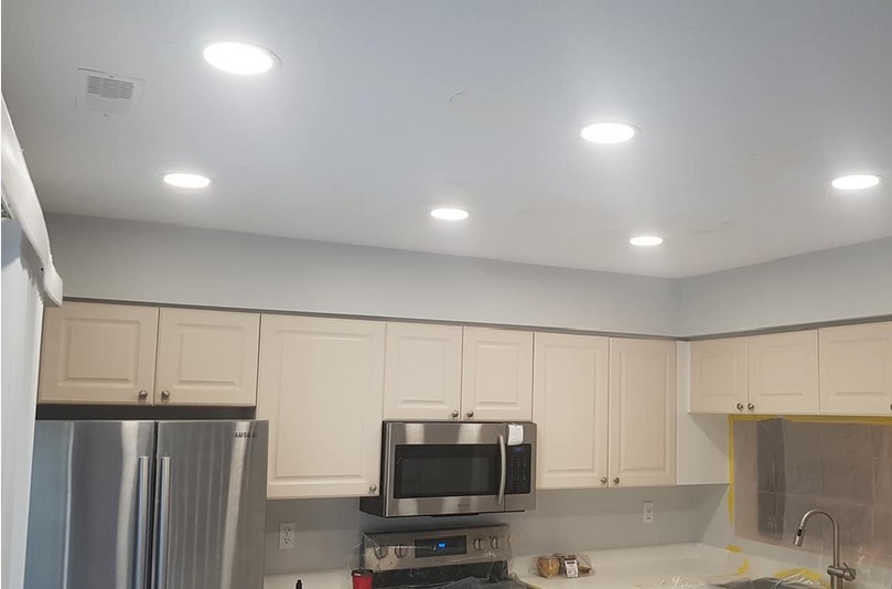 flood or spot light in kitchen